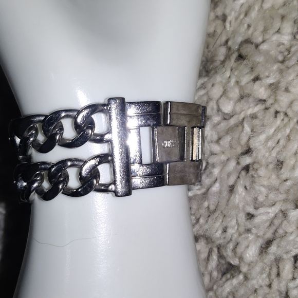 GUESS Women's G75916L Brilliance on Links Silver-Tone Watch with Link Bracelets - Picture 3 of 4